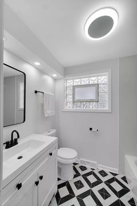 Bath - 1707 E 93rd St, Chicago, IL 60617 photo 1 of 3