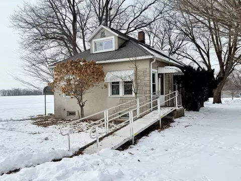 313 3rd St, Standard, IL 61363