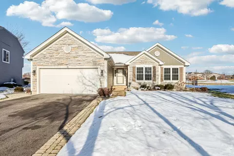 11 Baldwin Ct, Lake In The Hills, IL 60156