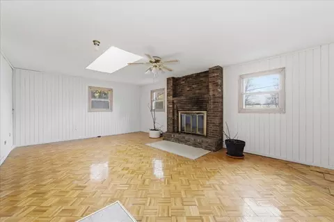 Living - 6 N879 Dunham Rd, Wayne, IL 60184 photo 5 of 5