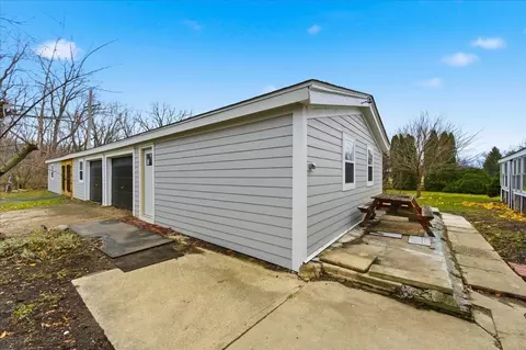 Exterior - 6 N879 Dunham Rd, Wayne, IL 60184 photo 3 of 5
