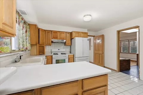 Kitchen - 6 N879 Dunham Rd, Wayne, IL 60184 photo 2 of 4