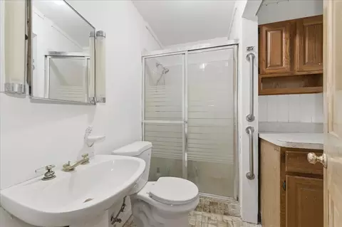 Bath - 6 N879 Dunham Rd, Wayne, IL 60184 photo 3 of 3
