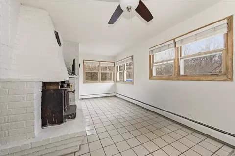 Living - 6 N879 Dunham Rd, Wayne, IL 60184 photo 3 of 5