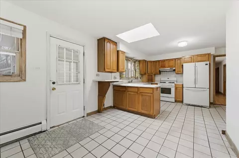 Kitchen - 6 N879 Dunham Rd, Wayne, IL 60184 photo 4 of 4
