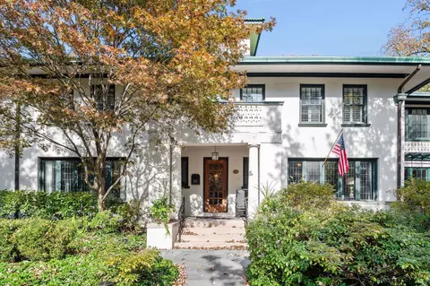 2855 Sheridan Pl, Evanston, IL 60201