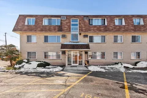 8802 Briar Ct #3A, Des Plaines, IL 60016