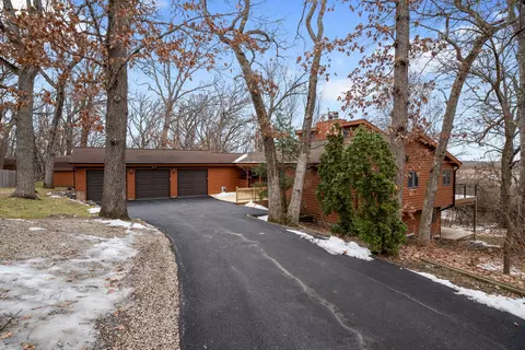 1606 W August Ln, Mchenry, IL 60051