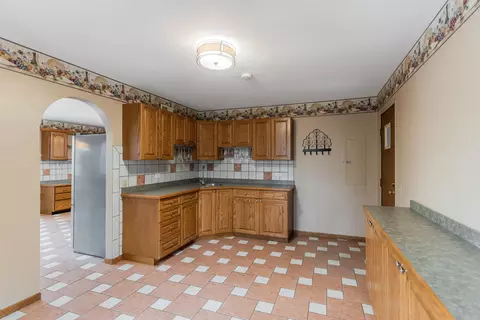 Kitchen - 1606 W August Ln, Mchenry, IL 60051 photo 4 of 4