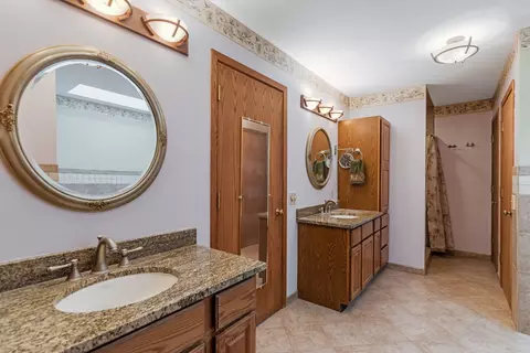 Bath - 1606 W August Ln, Mchenry, IL 60051 photo 2 of 4