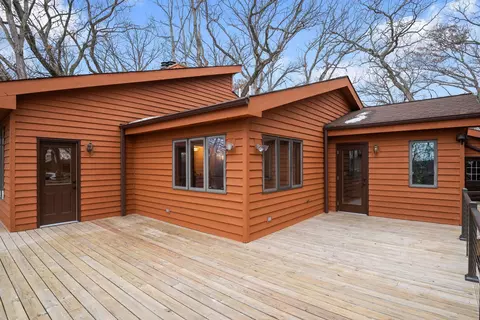 Exterior - 1606 W August Ln, Mchenry, IL 60051 photo 5 of 8