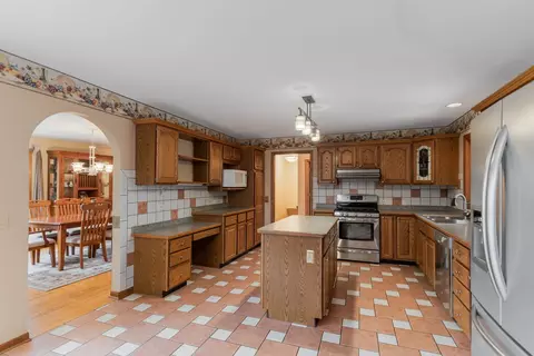 Kitchen - 1606 W August Ln, Mchenry, IL 60051 photo 3 of 4