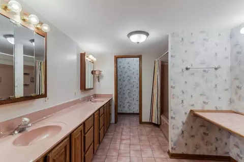 Bath - 1606 W August Ln, Mchenry, IL 60051 photo 4 of 4