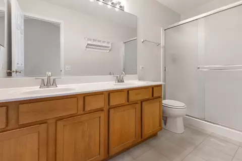 Bath - 3185 Ketch Ct, Aurora, IL 60503 photo 3 of 4