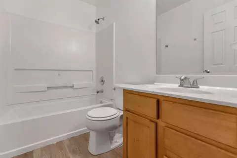 Bath - 3185 Ketch Ct, Aurora, IL 60503 photo 4 of 4