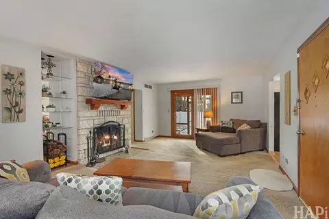 34945 N Leonard Ave, Ingleside, IL 60041 photo 3