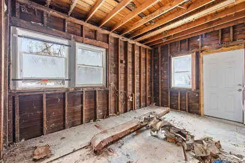 Entry Way - 1102 N Laramie Ave, Chicago, IL 60651 photo 1 of 1