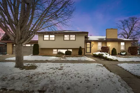 10801 S Tripp Ave, Oak Lawn, IL 60453
