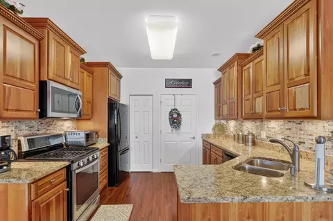 Kitchen - 21521 W Juniper Ct, Plainfield, IL 60544 photo 3 of 4