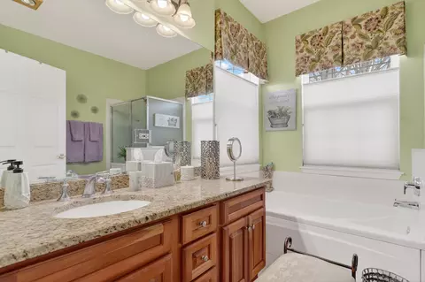 Bath - 21521 W Juniper Ct, Plainfield, IL 60544 photo 2 of 4