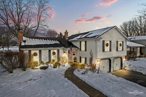 806 Fellows St, Saint Charles, IL 60174