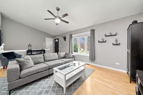 902 Southside Ave, Mchenry, IL 60051 photo 7