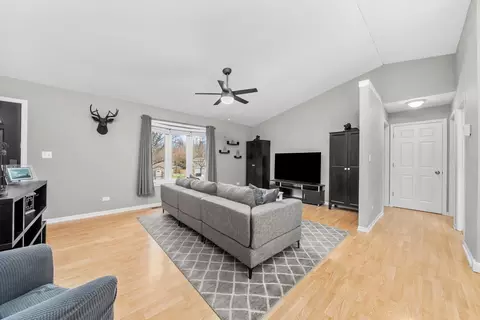 902 Southside Ave, Mchenry, IL 60051 photo 11