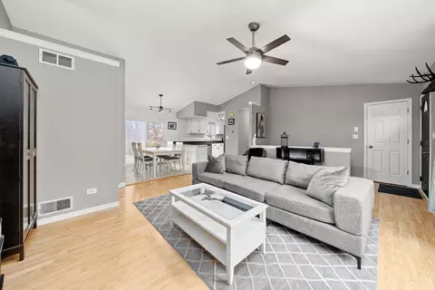 902 Southside Ave, Mchenry, IL 60051 photo 8