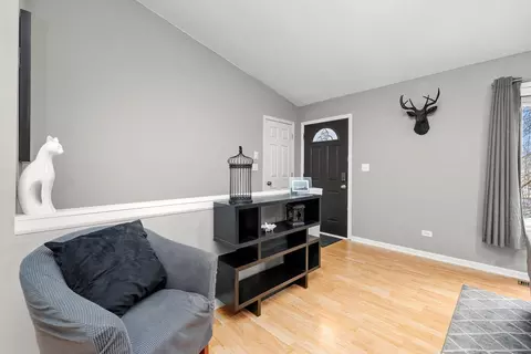 902 Southside Ave, Mchenry, IL 60051 photo 5