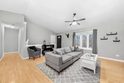 902 Southside Ave, Mchenry, IL 60051 photo 4