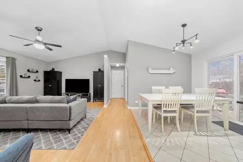 902 Southside Ave, Mchenry, IL 60051 photo 12
