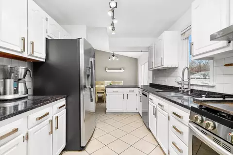 902 Southside Ave, Mchenry, IL 60051 photo 20