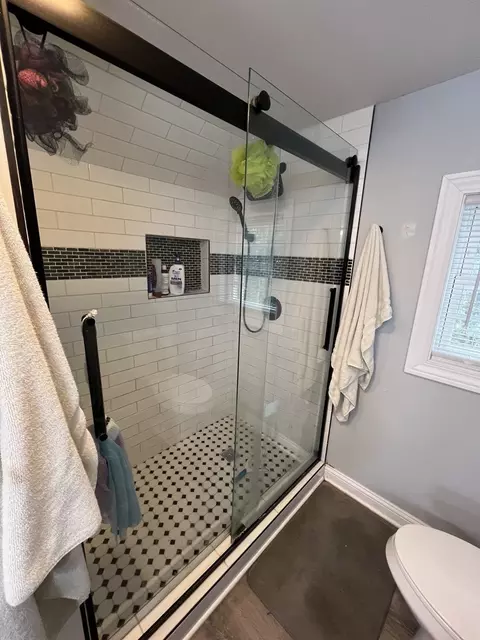Bath - 1205 Rattray Dr, Algonquin, IL 60102 photo 2 of 3