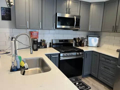 Kitchen - 1205 Rattray Dr, Algonquin, IL 60102 photo 2 of 4