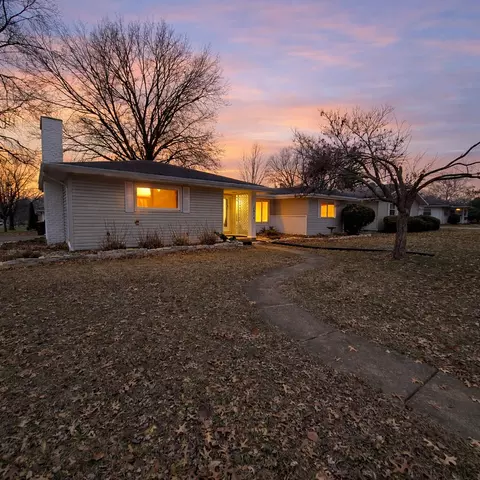 2514 W Nottingham Pl, Peoria, IL 61614