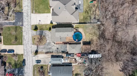 View/Area - 8829 Skyline Dr, Burr Ridge, IL 60527 photo 3 of 5
