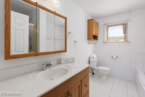 Bath - 8829 Skyline Dr, Burr Ridge, IL 60527 photo 1 of 3