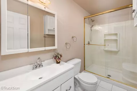 Bath - 8829 Skyline Dr, Burr Ridge, IL 60527 photo 3 of 3