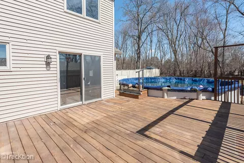 Exterior - 8829 Skyline Dr, Burr Ridge, IL 60527 photo 5 of 6