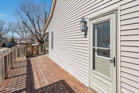 Exterior - 8829 Skyline Dr, Burr Ridge, IL 60527 photo 1 of 6