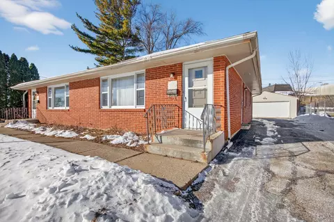 2527 Holmes St, Rockford, IL 61108