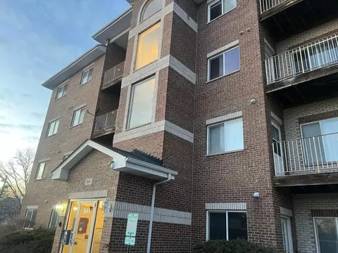 941 N Swift Rd #301, Addison, IL 60101