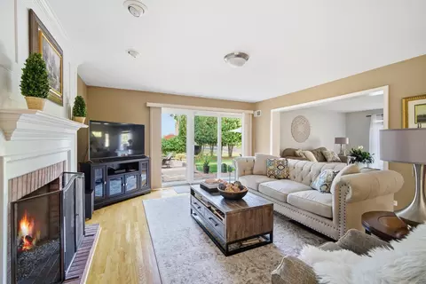 Living - 4837 Middle Rd, Gurnee, IL 60031 photo 3 of 3