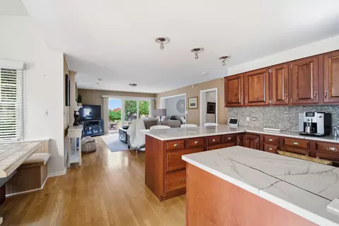 Kitchen - 4837 Middle Rd, Gurnee, IL 60031 photo 3 of 3
