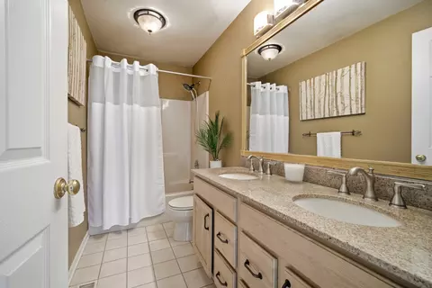 Bath - 4837 Middle Rd, Gurnee, IL 60031 photo 2 of 2