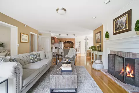 Living - 4837 Middle Rd, Gurnee, IL 60031 photo 2 of 3