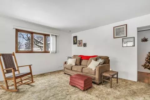 Living - 518 Elder Ln, Glenview, IL 60025 photo 2 of 3