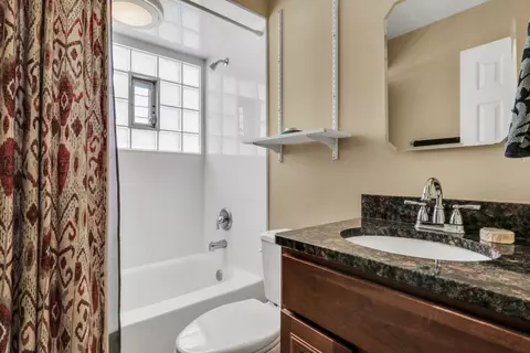 Bath - 518 Elder Ln, Glenview, IL 60025 photo 1 of 2