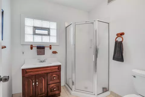 Bath - 518 Elder Ln, Glenview, IL 60025 photo 2 of 2