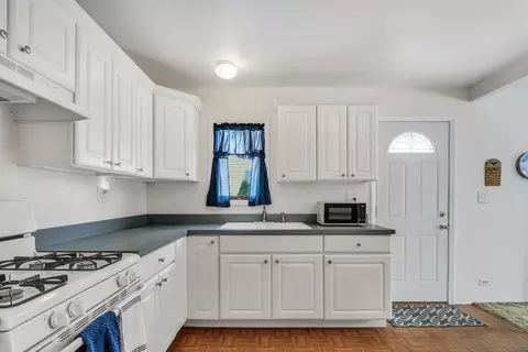 Kitchen - 518 Elder Ln, Glenview, IL 60025 photo 2 of 2